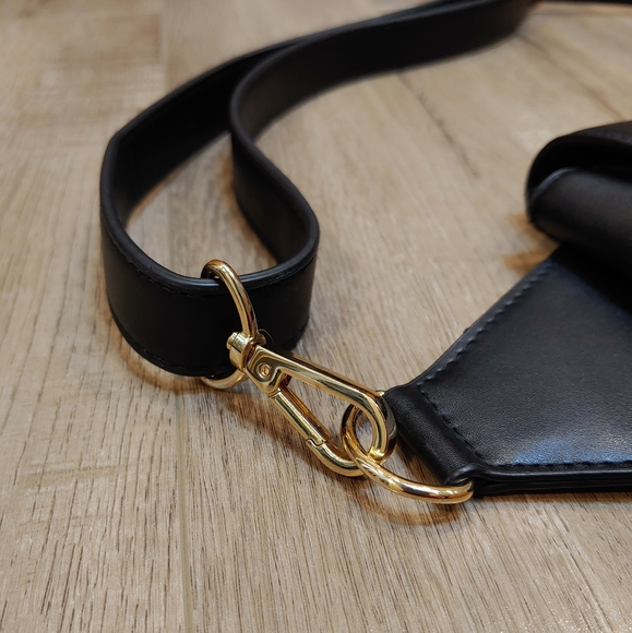 🔸SOLD🔸Black Belt Bag - A New Day - Picture 5 of 6